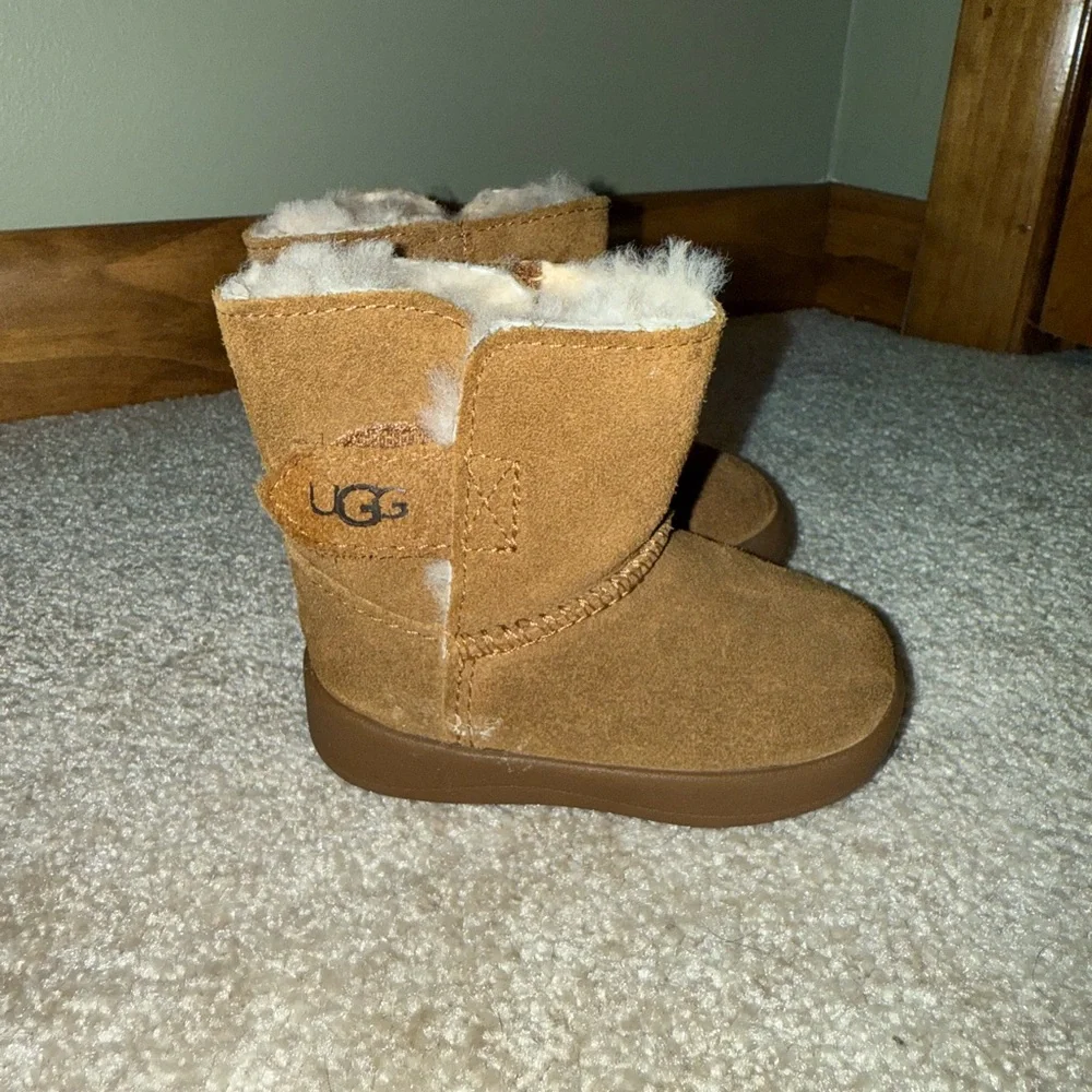 UGG Chestnut Keelan II Boots - GUC - Picture 1 of 8